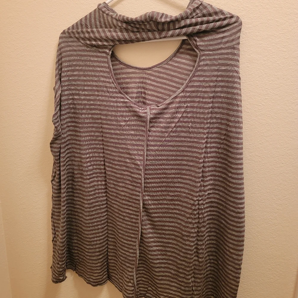 Top - Picture 2 of 3